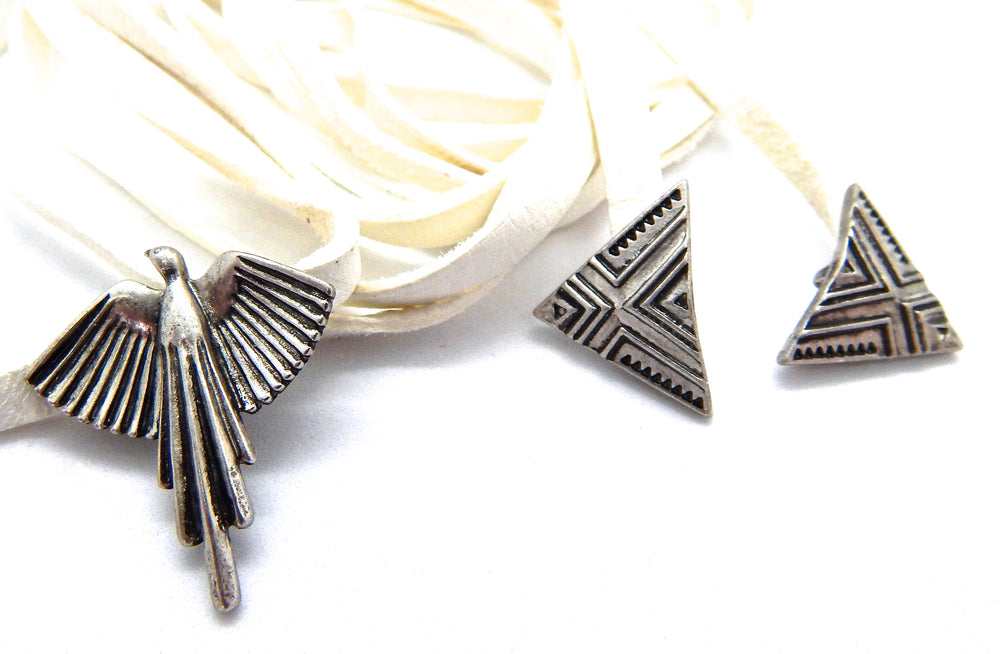 BILLIE JEAN THUNDERBIRD WHITE BOLO TIE
